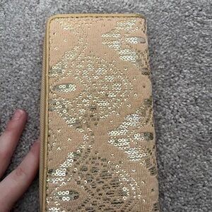 Elegant Gold Sequin Clutch